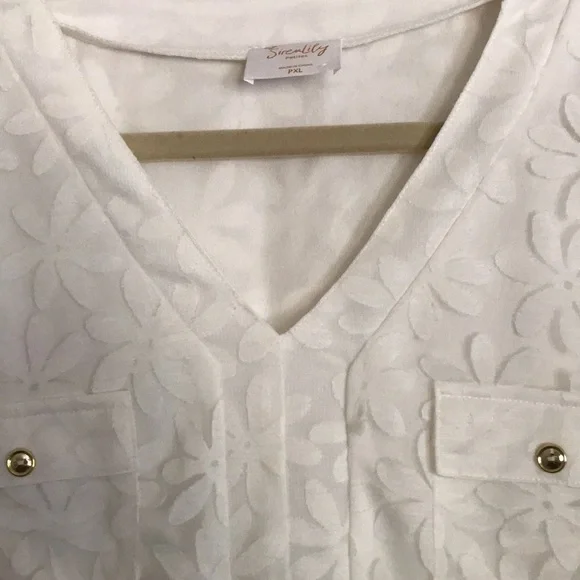 White flowered lace blouse - Picture 4 of 6